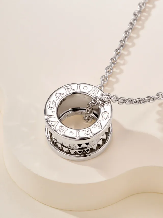 Collar de colgante de pirámide cilíndrica con studs de plata 17