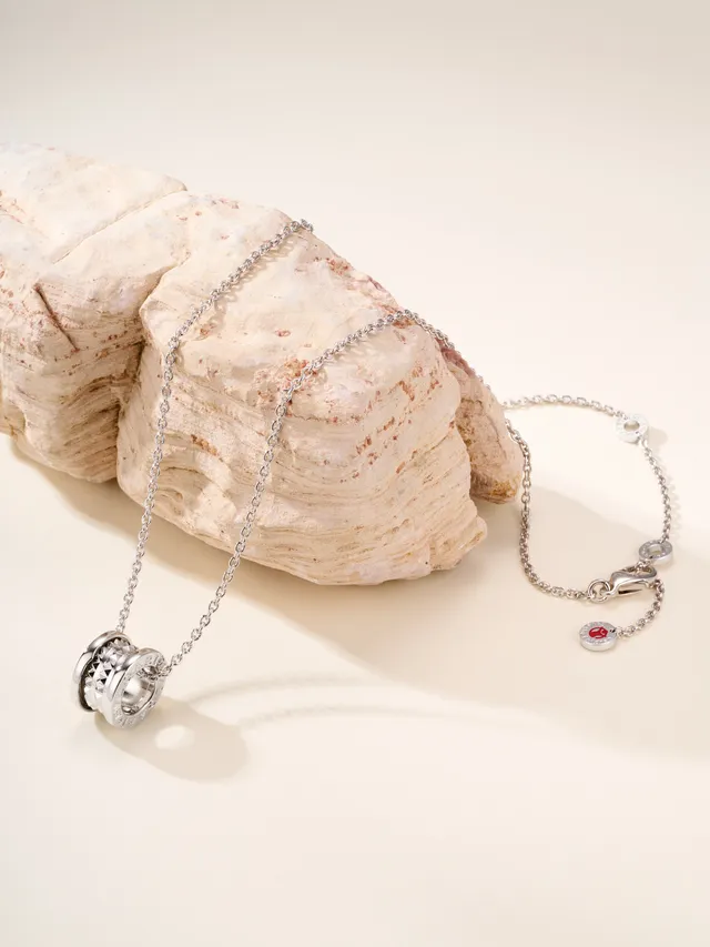 Collar de colgante de pirámide cilíndrica con studs de plata 19