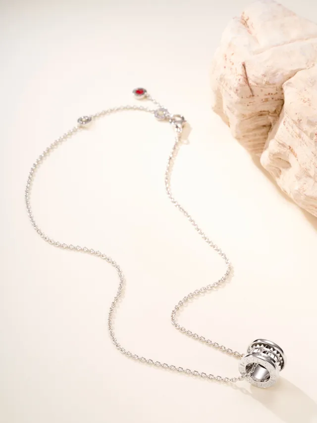 Collar de colgante de pirámide cilíndrica con studs de plata 21
