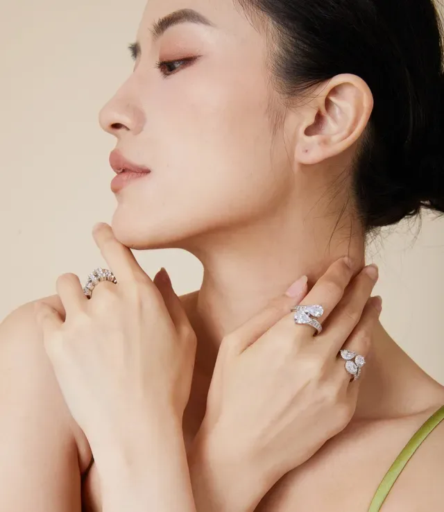Silver Pear-Cut Twin-Stone Split Shank Ring 8