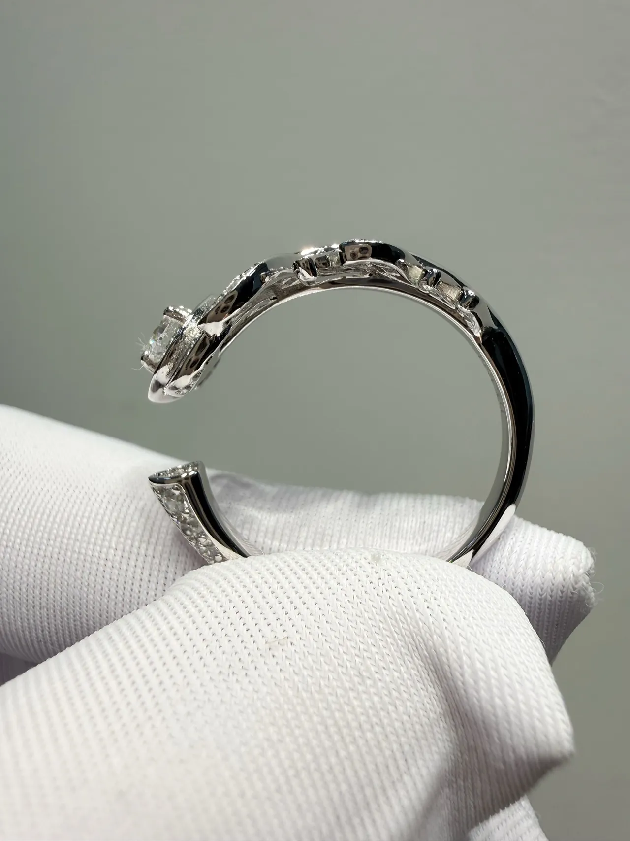 Silver-Tone Pavé Leaf Motif Open Band Ring 5