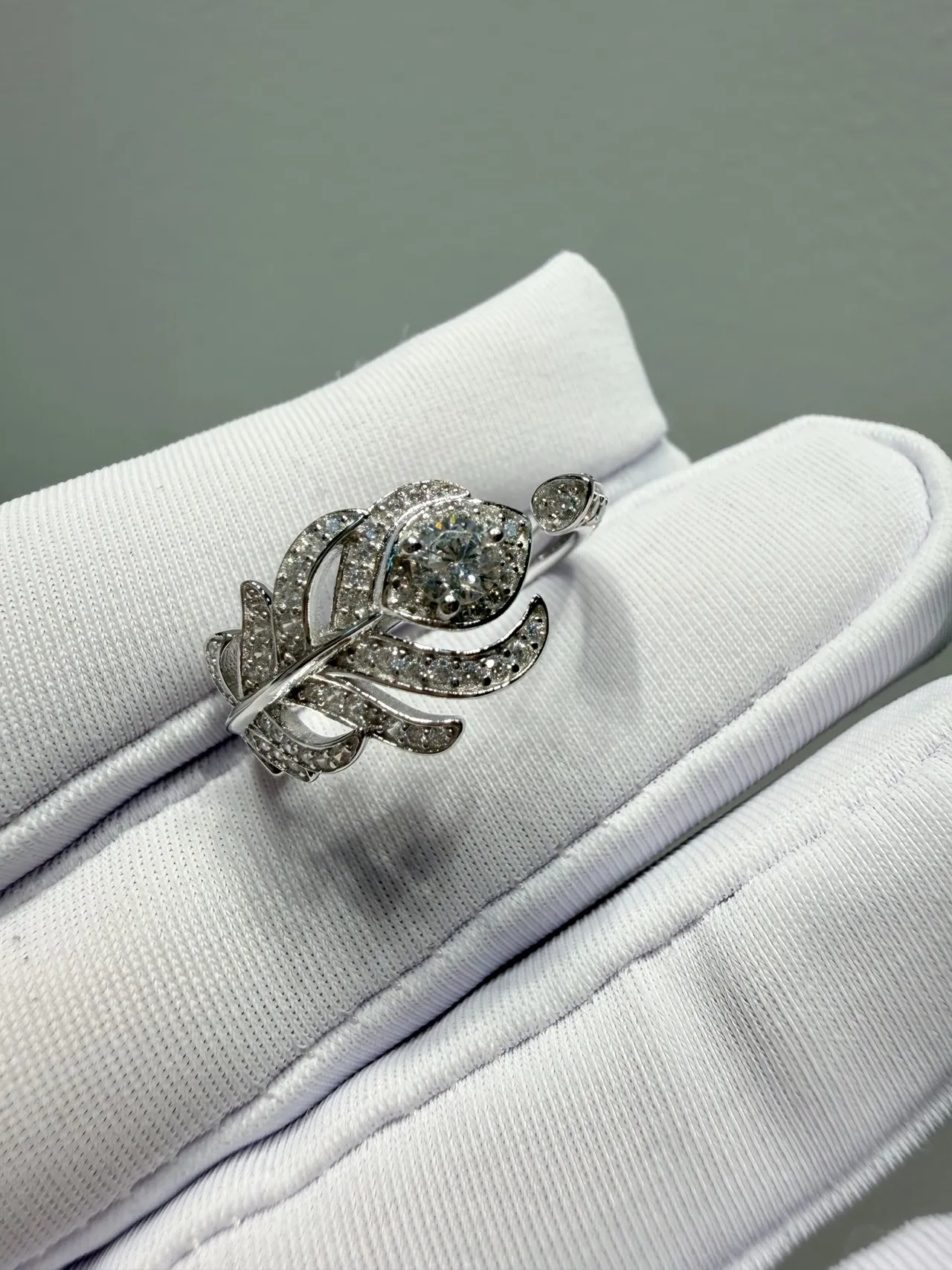 Silver-Tone Pavé Leaf Motif Open Band Ring 8