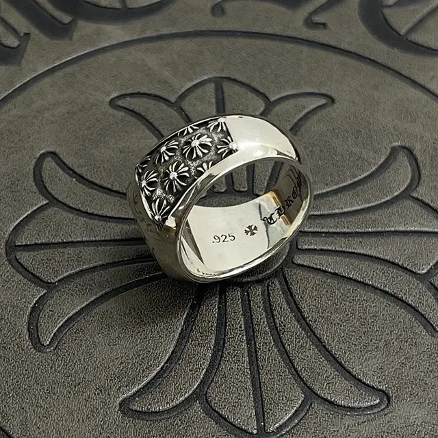 Silver-Toned Engraved Floral Scroll Medallion Ring 3