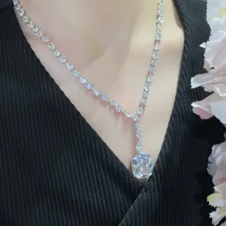 Collier pendentif argenté en forme de Y goutte transparente avec pierre centrale taille coussin