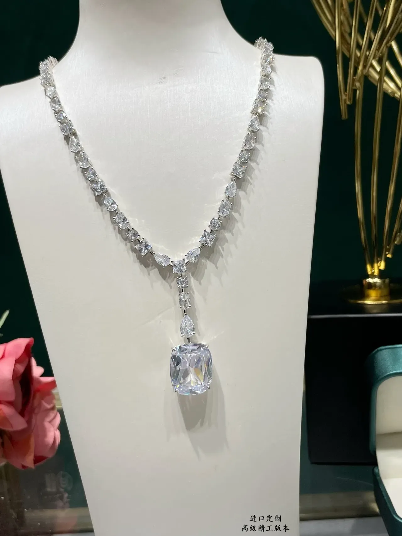 Silver Transparent Y-Shaped Drop Pendant Cushion-Cut Central Stone Necklace 4
