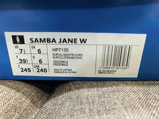 upper فضي أبيض معدني بطانة مثقوبة Mary Jane Shoes 2