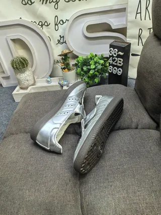 upper فضي أبيض معدني بطانة مثقوبة Mary Jane Shoes 6