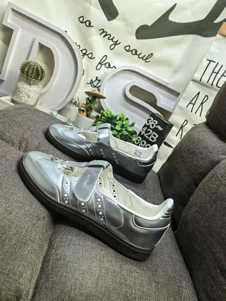 upper فضي أبيض معدني بطانة مثقوبة Mary Jane Shoes 7