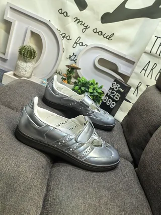 upper فضي أبيض معدني بطانة مثقوبة Mary Jane Shoes 9