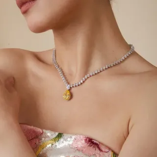 Collier Argent Chaîne V Diamants Jaunes Pendentif Poire