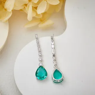 Brincos drop com gema de forma de pera em teal e diamantes