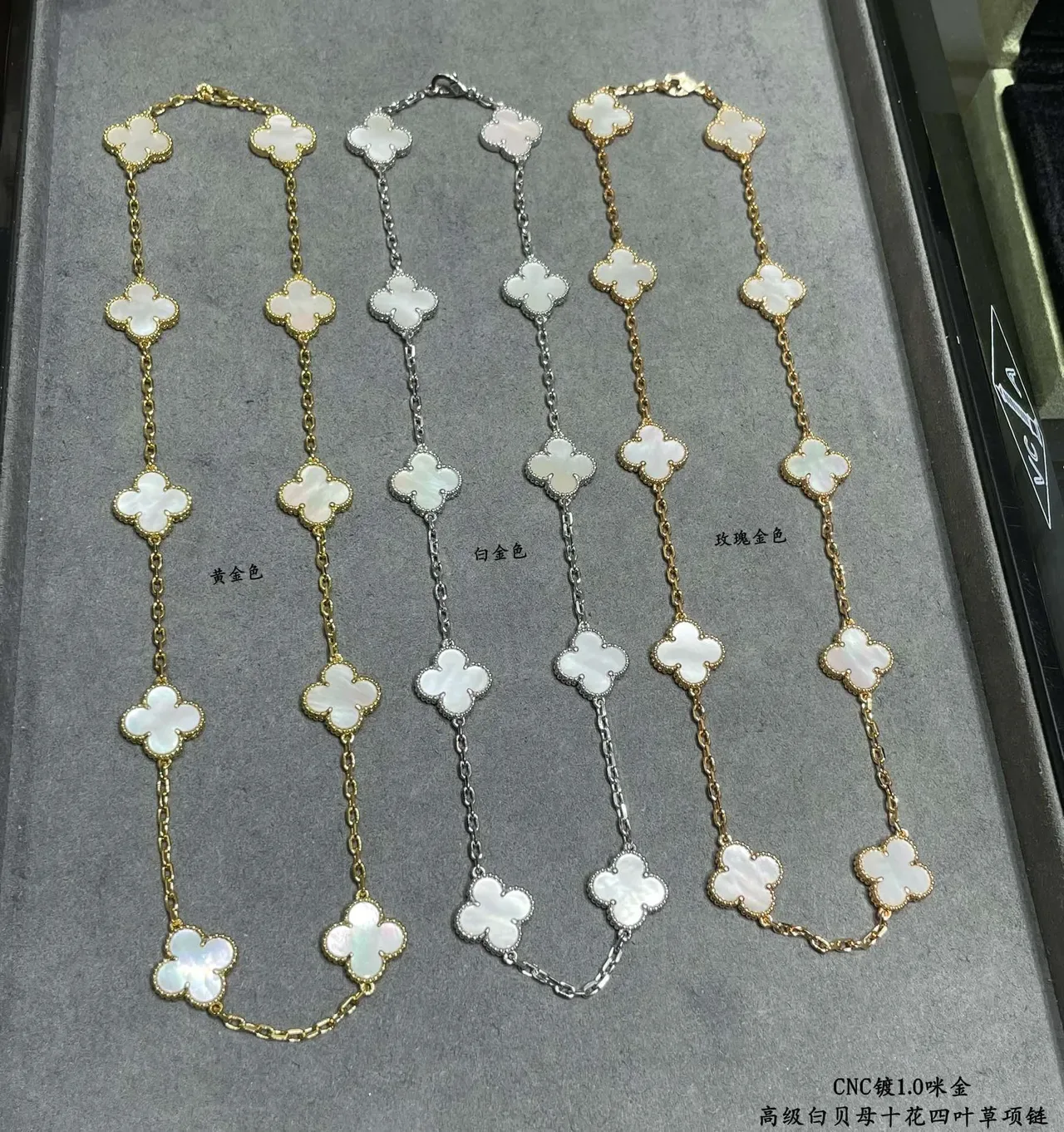 10 三叶草形白色珍珠母镶嵌金色链条项链 7