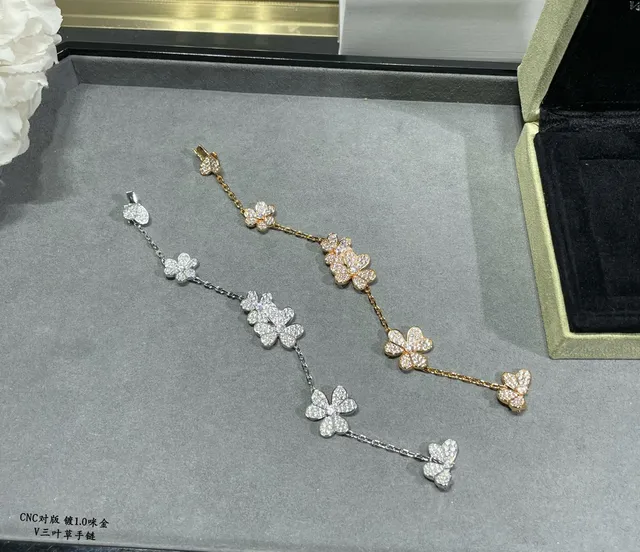 V Clover Bracelet Bracelet en or et argent avec liens floraux pavé connectés par chaîne 7