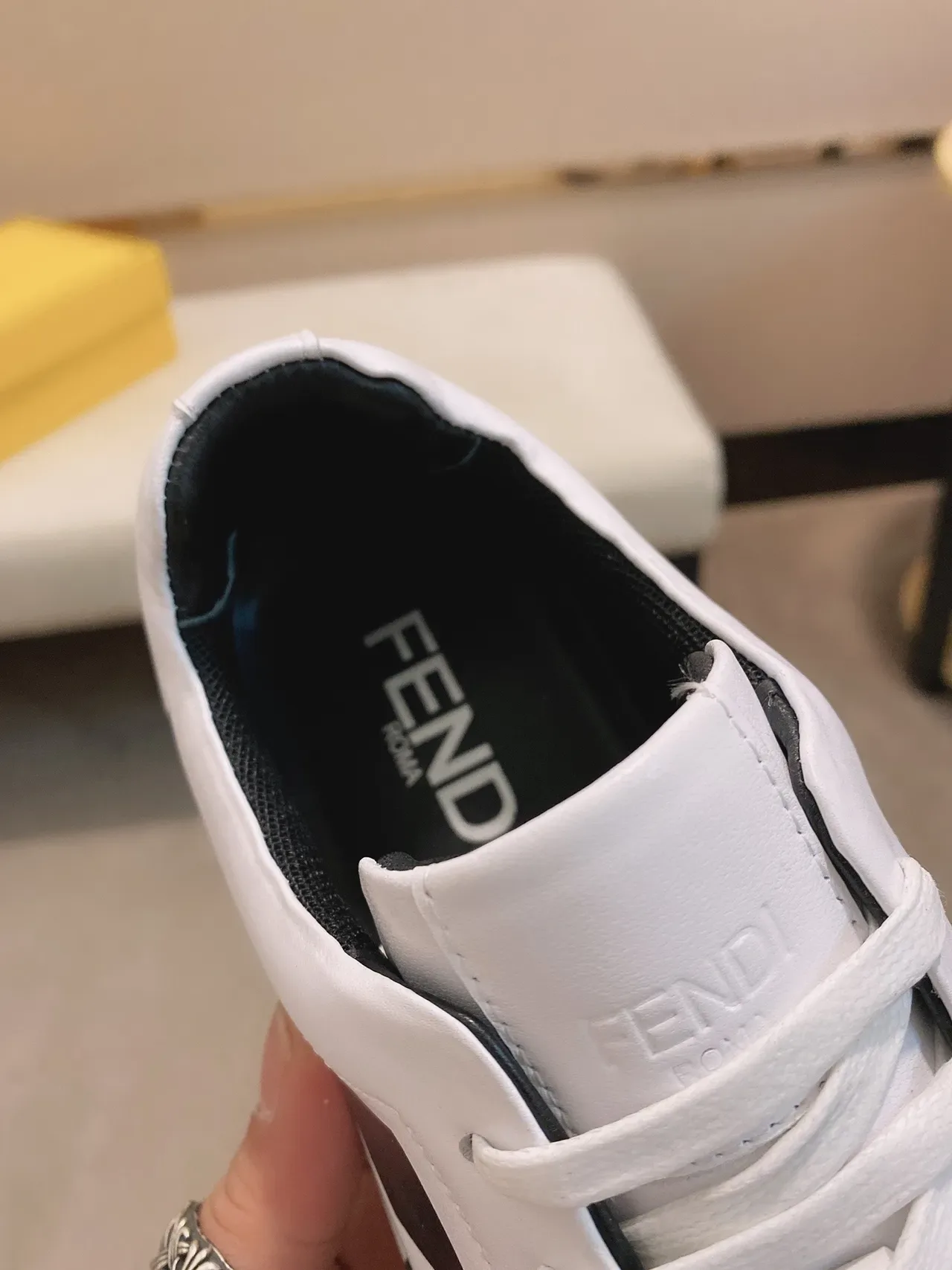 白黑几何面板低帮运动鞋 4