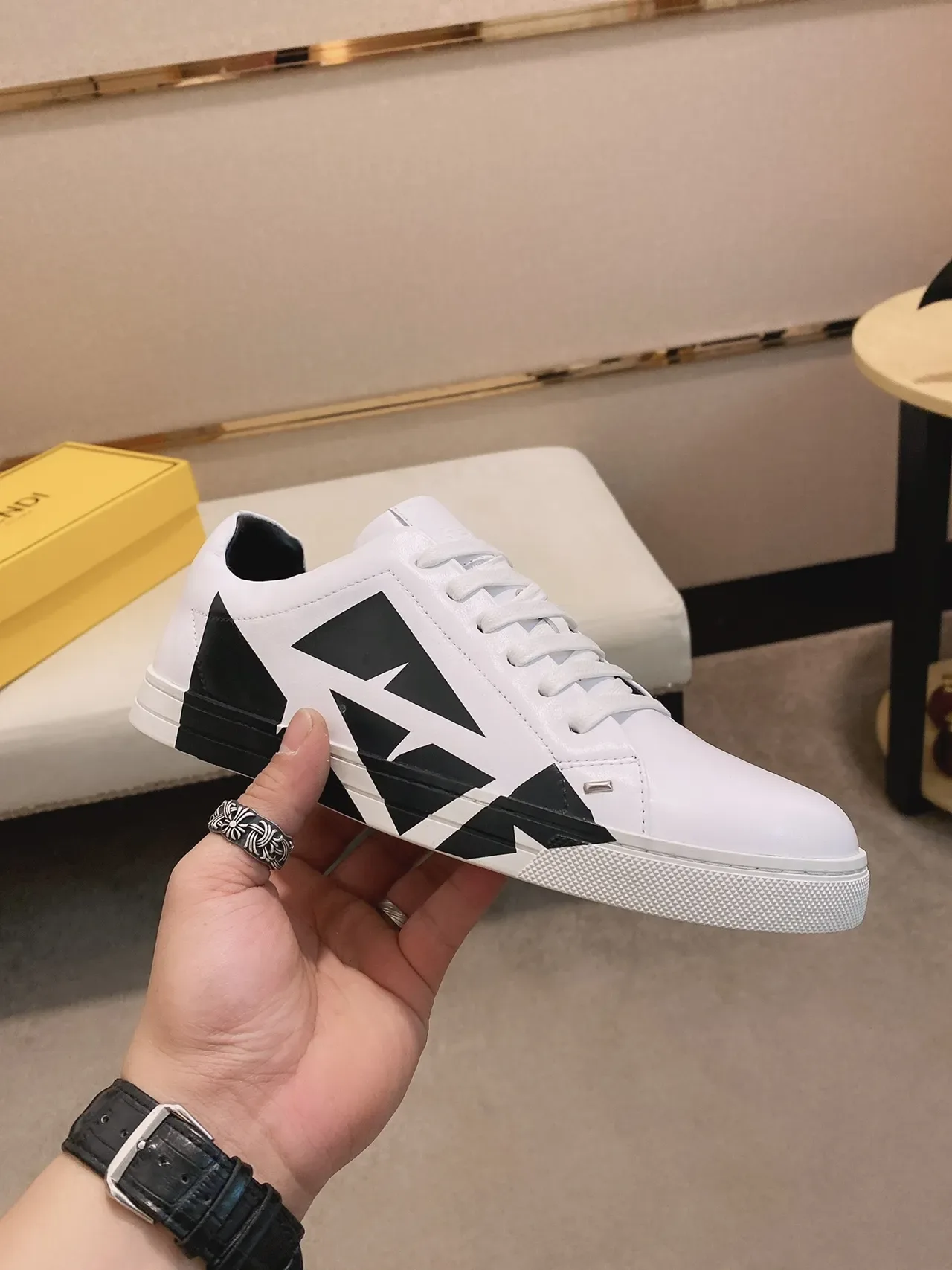 白黑几何面板低帮运动鞋 6