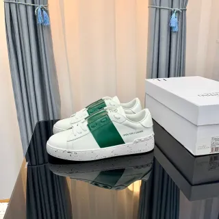 Sneakers lifestyle blancas y verdes con correas