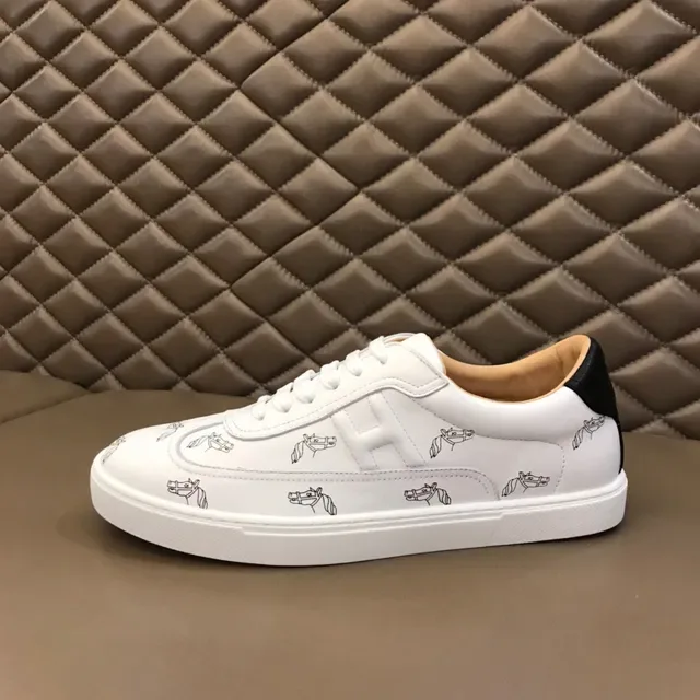 White Horse-Print Low-Top Lace-Up Sneaker 5