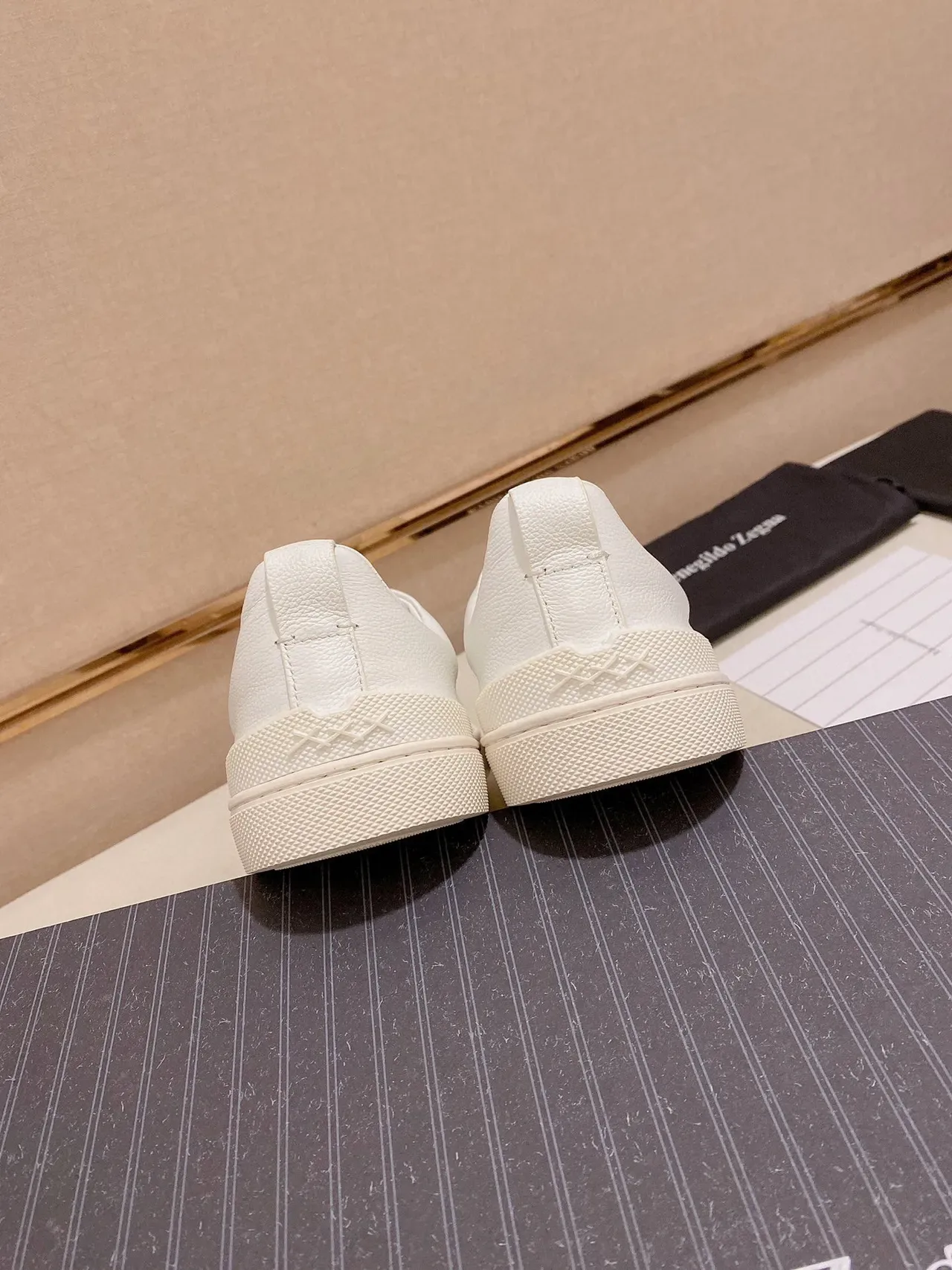 Tênis Lifestyle Slip-On de Couro Granulado Branco 3