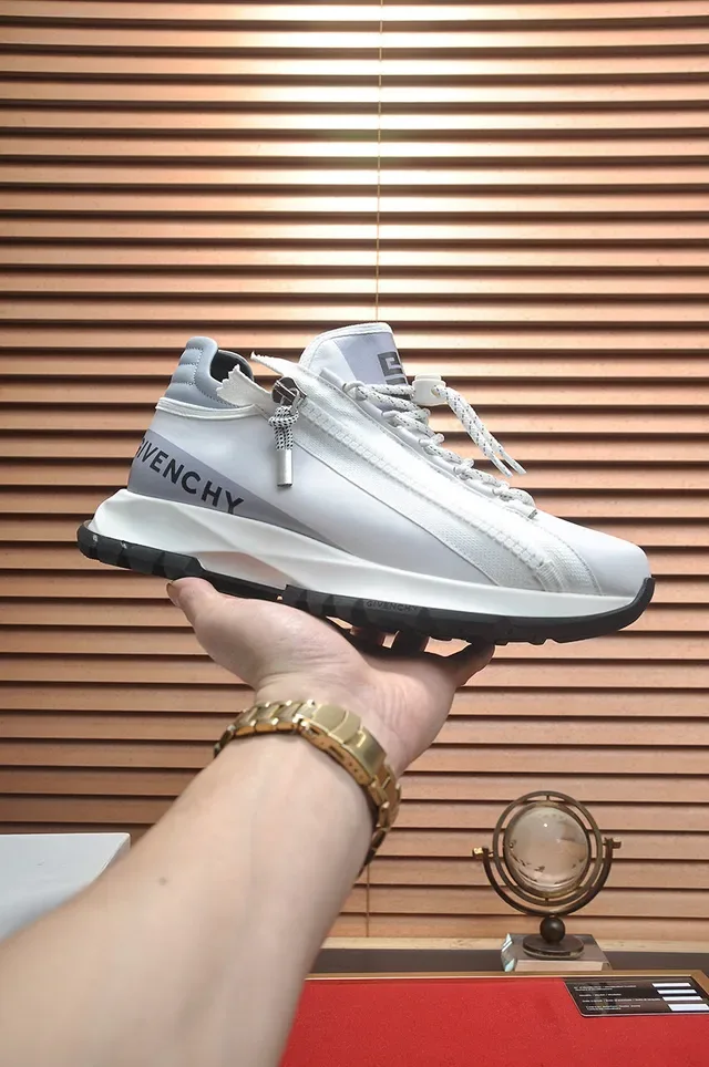 Givenchy City Sport सफेद और ग्रे लाइफस्टाइल स्नीकर 2