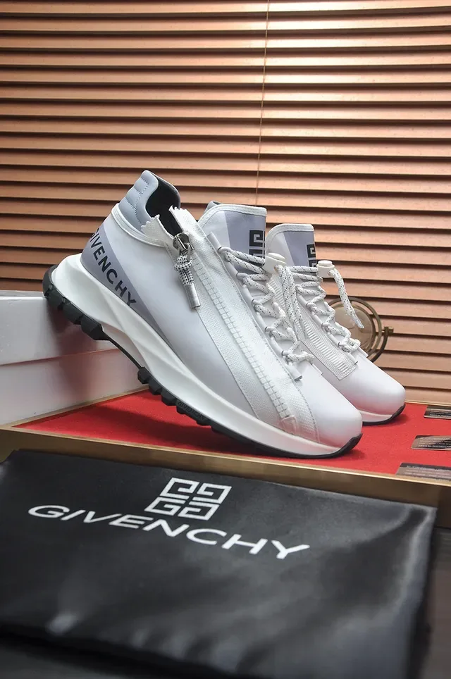 Givenchy City Sport सफेद और ग्रे लाइफस्टाइल स्नीकर 4