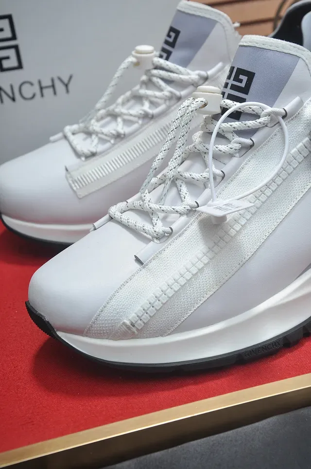 Givenchy City Sport सफेद और ग्रे लाइफस्टाइल स्नीकर 8
