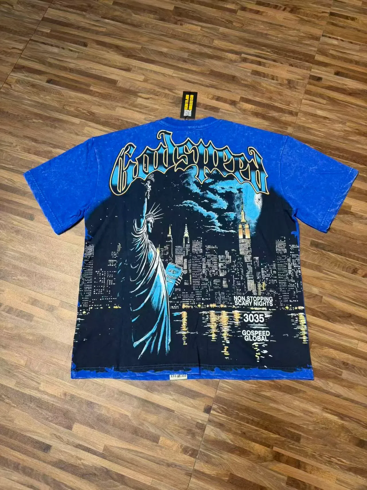 T-shirt Godspeed imprimé graphique paysage urbain bleu Statue de la Liberté 4