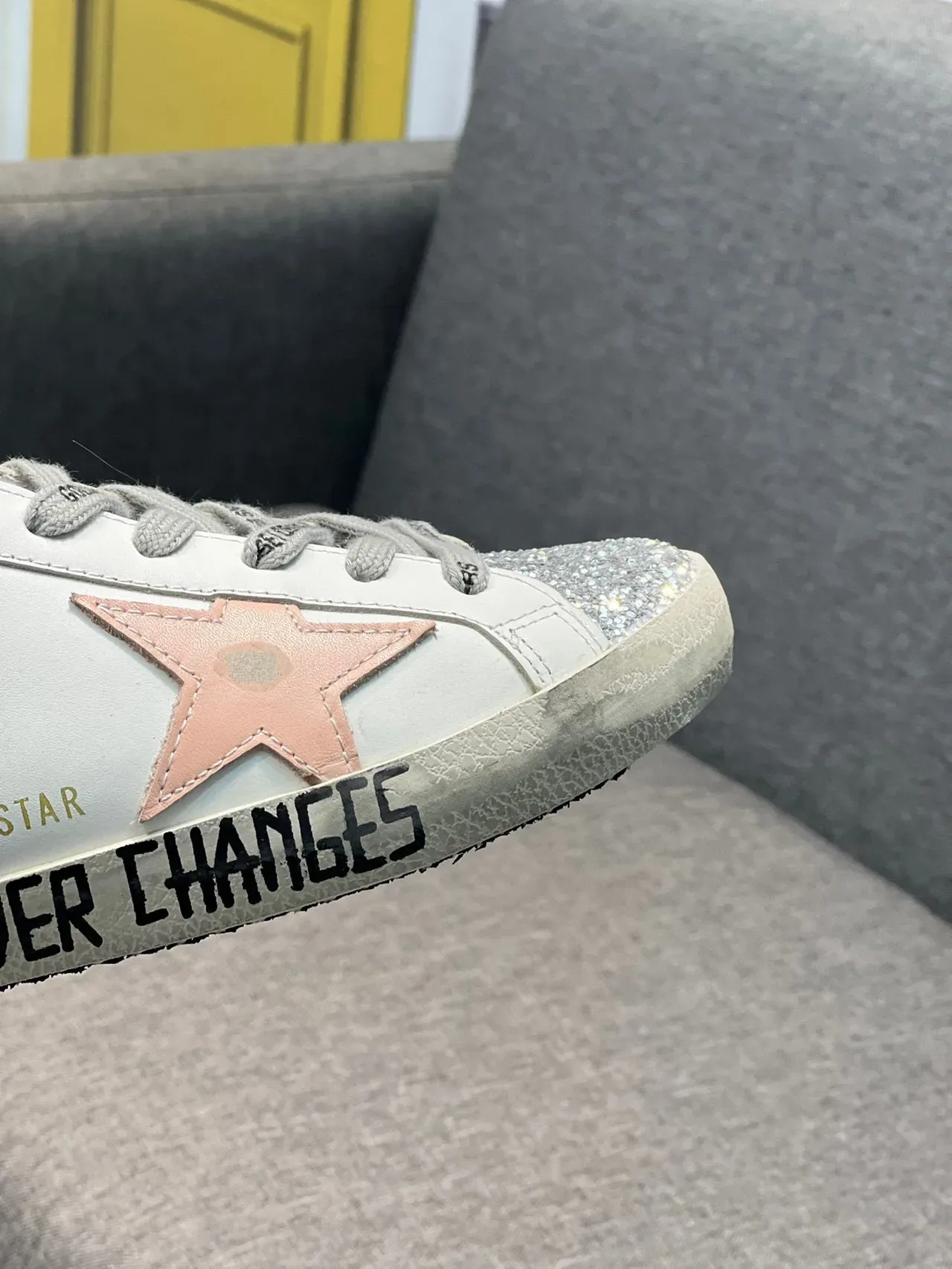 Golden Goose Superstar حذاء أسلوب حياة أبيض وردي نجم لامع طباعة الفهد كعب 3