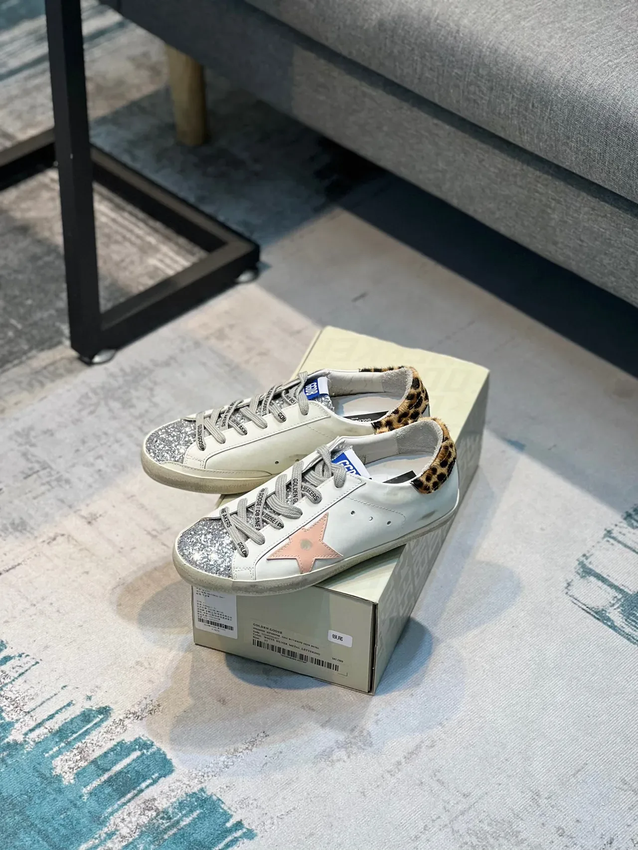 Golden Goose Superstar حذاء أسلوب حياة أبيض وردي نجم لامع طباعة الفهد كعب 7