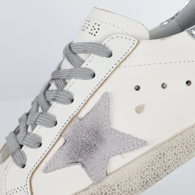 Golden Goose Superstar Baskets lifestyle blanches argentées semelle en caoutchouc distressed patch étoile métallique 6