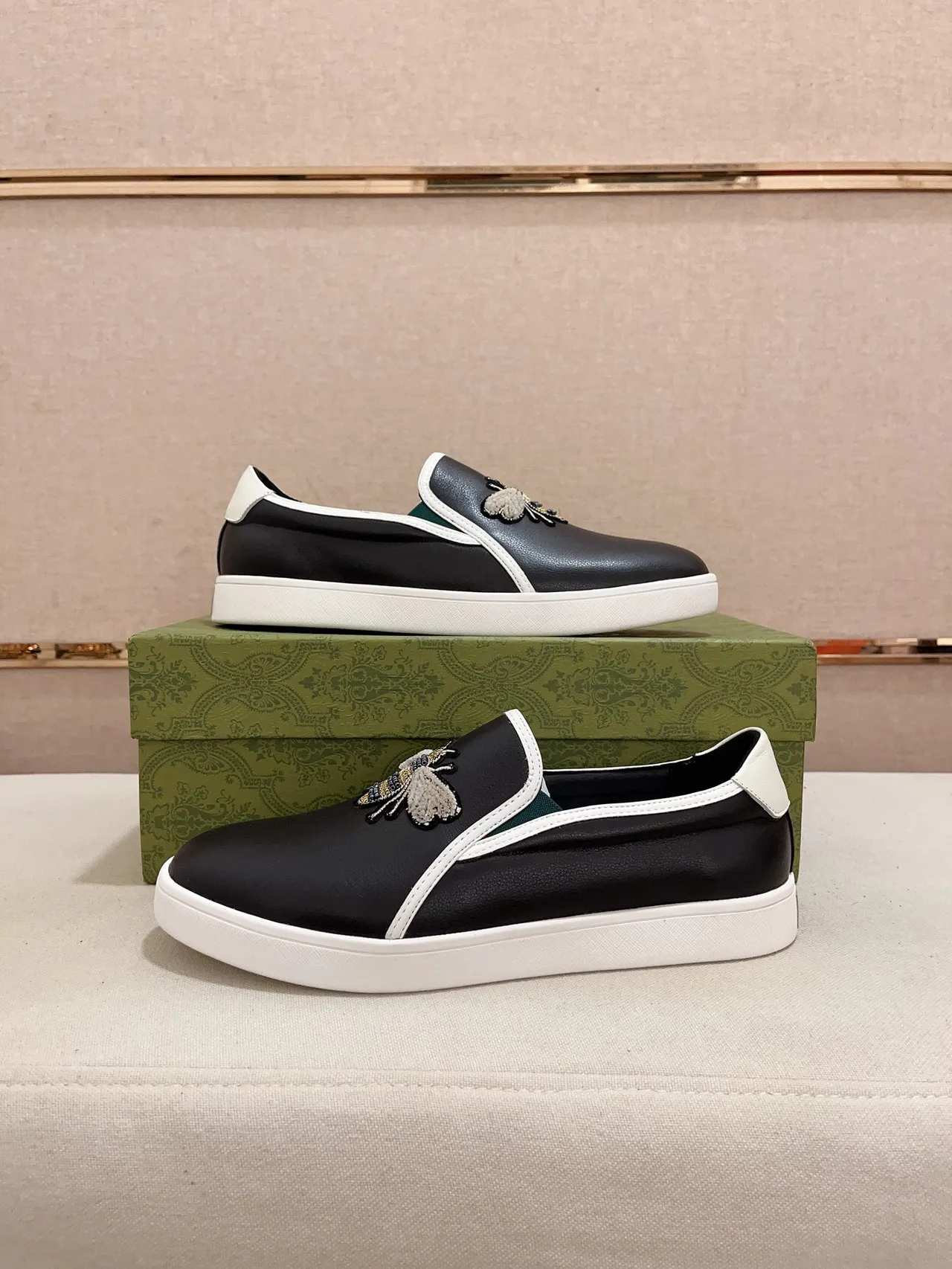 Gucci Ace Black White Embroidered Bee Contrast Piping Loafer 7