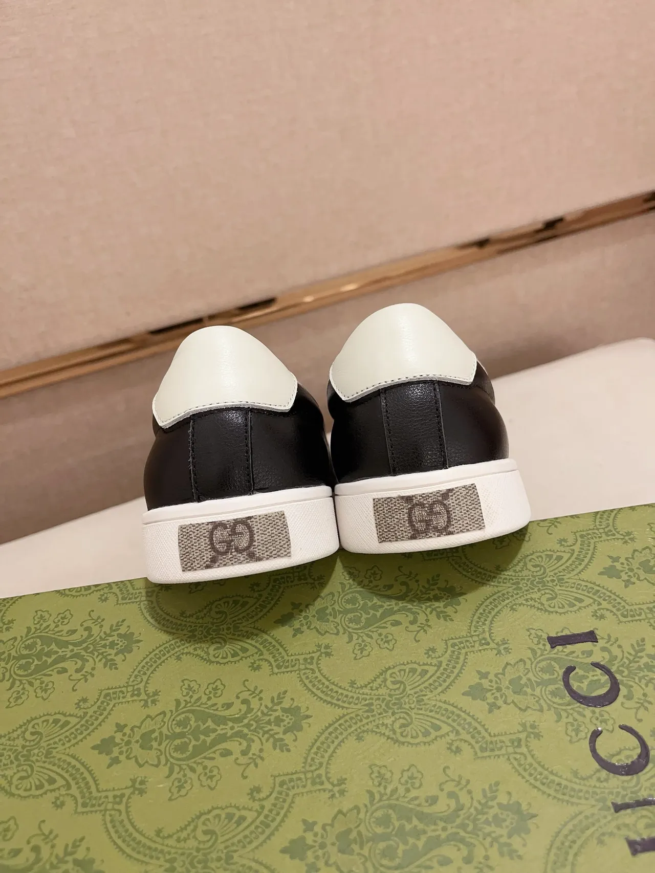 Gucci Ace Black White Embroidered Bee Contrast Piping Loafer 8