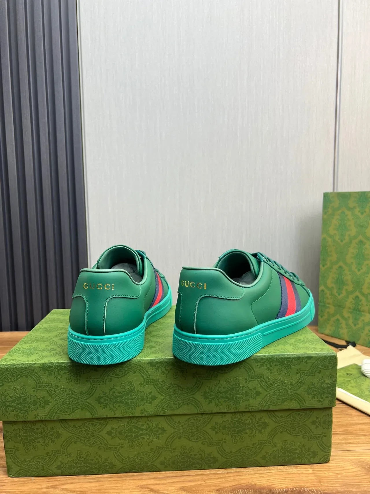 Gucci Ace Tênis lifestyle verde e turquesa com listras web 2