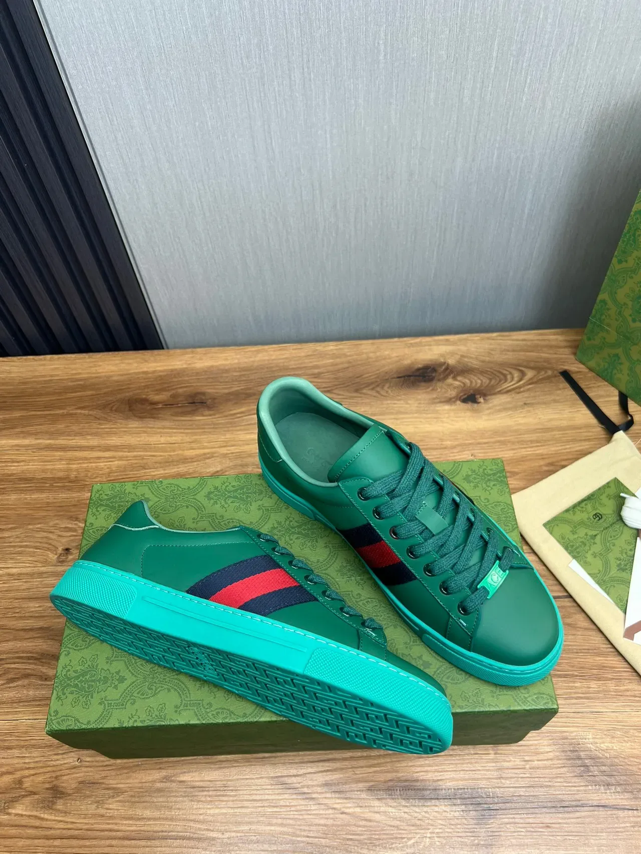 Gucci Ace Tênis lifestyle verde e turquesa com listras web 3