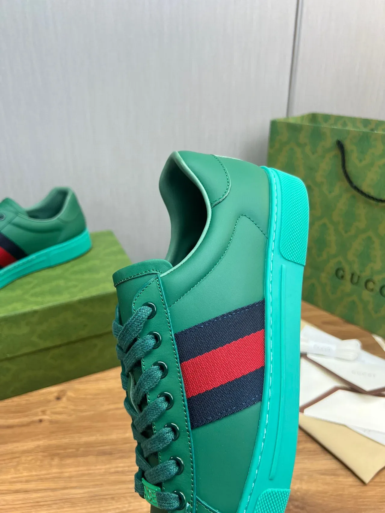 Gucci Ace Tênis lifestyle verde e turquesa com listras web 5