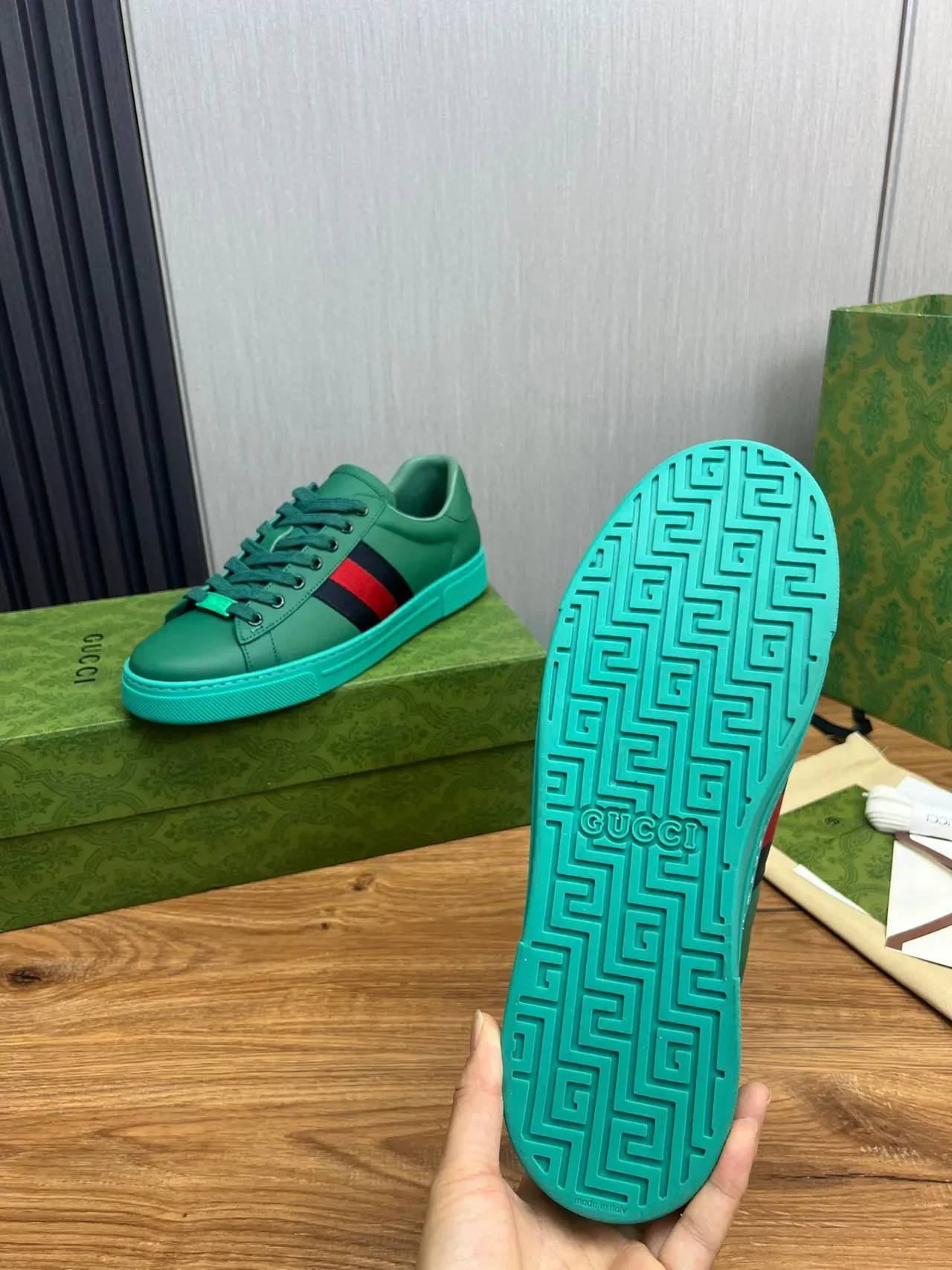 Gucci Ace Tênis lifestyle verde e turquesa com listras web 6