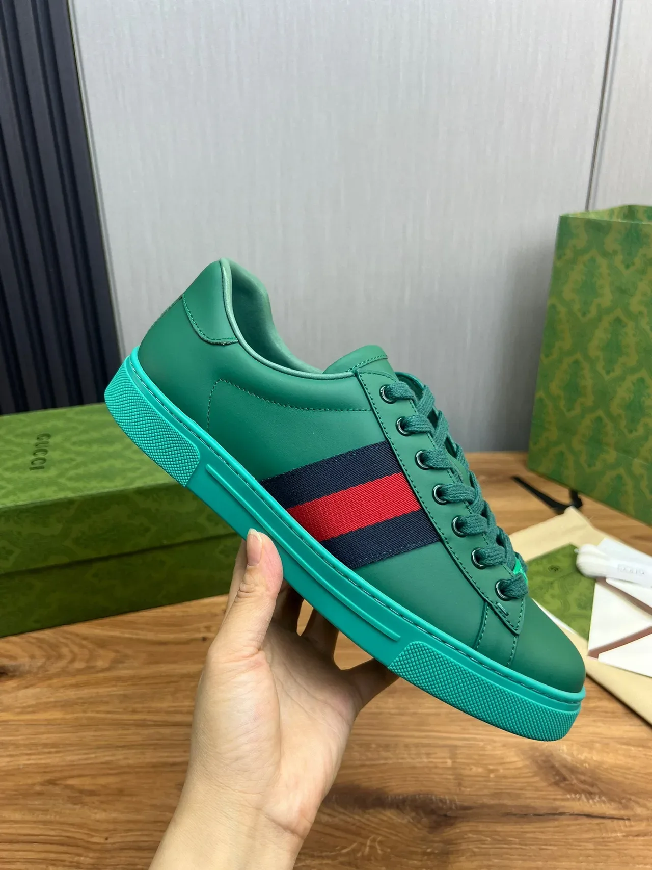 Gucci Ace Tênis lifestyle verde e turquesa com listras web 7