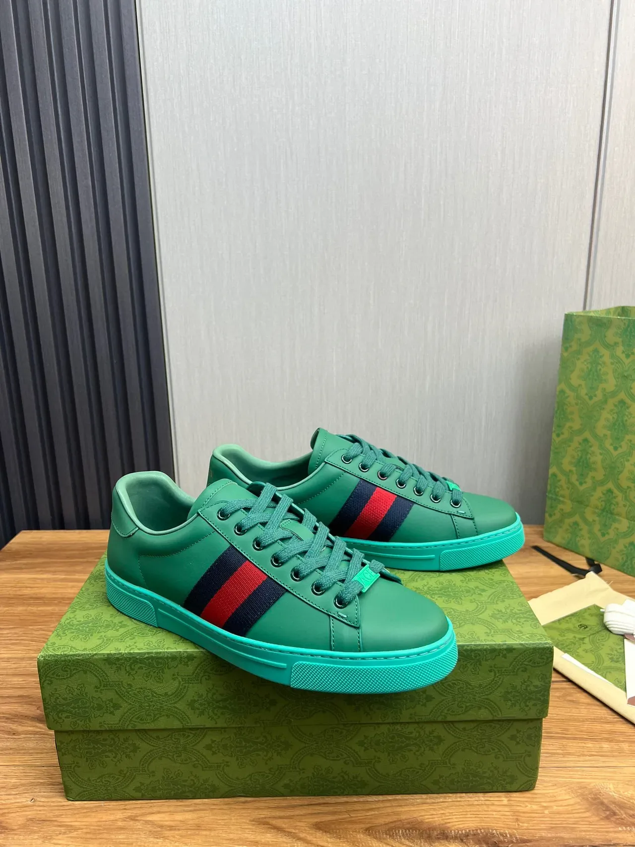 Gucci Ace Tênis lifestyle verde e turquesa com listras web 8