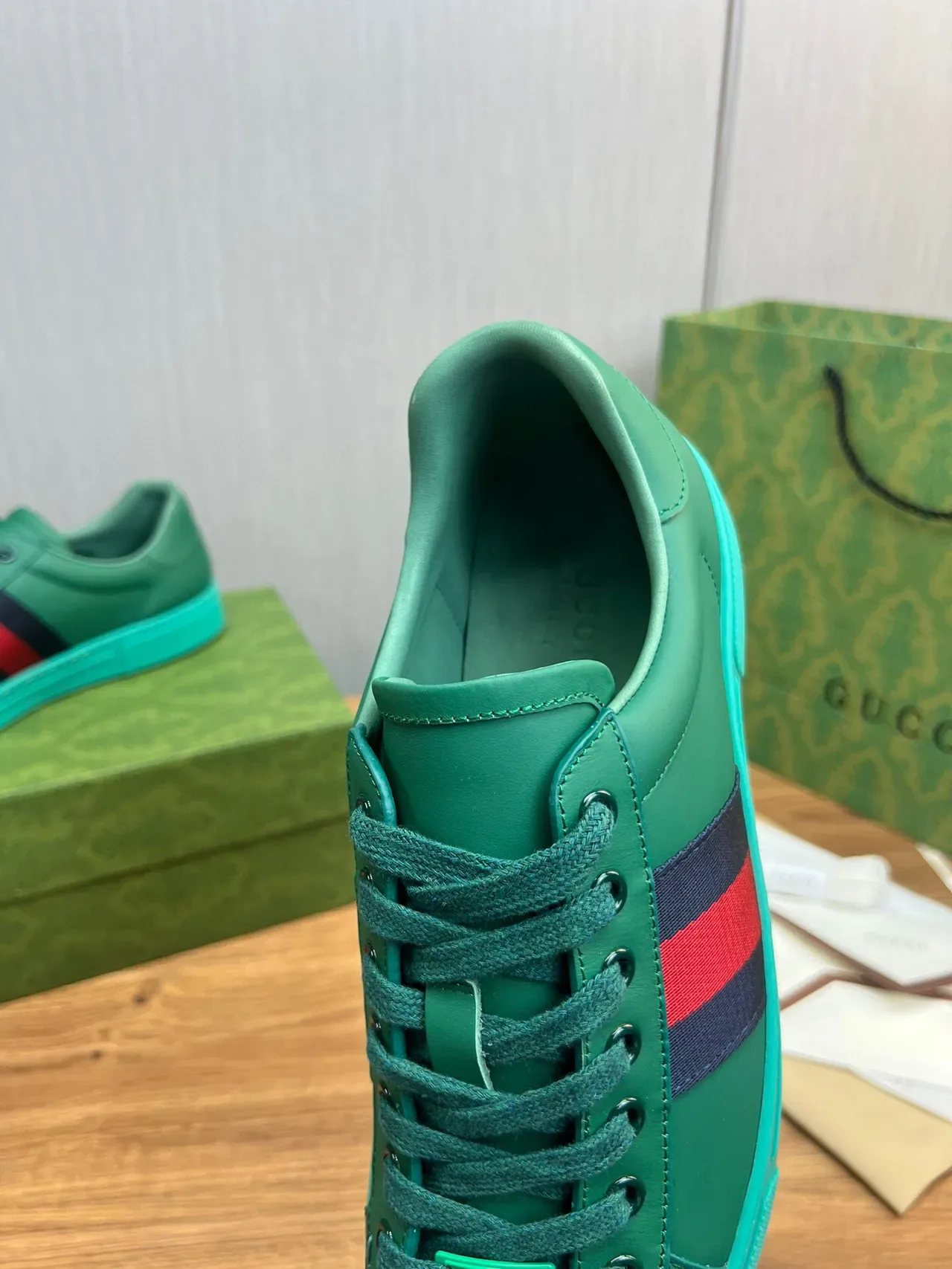 Gucci Ace Tênis lifestyle verde e turquesa com listras web 9