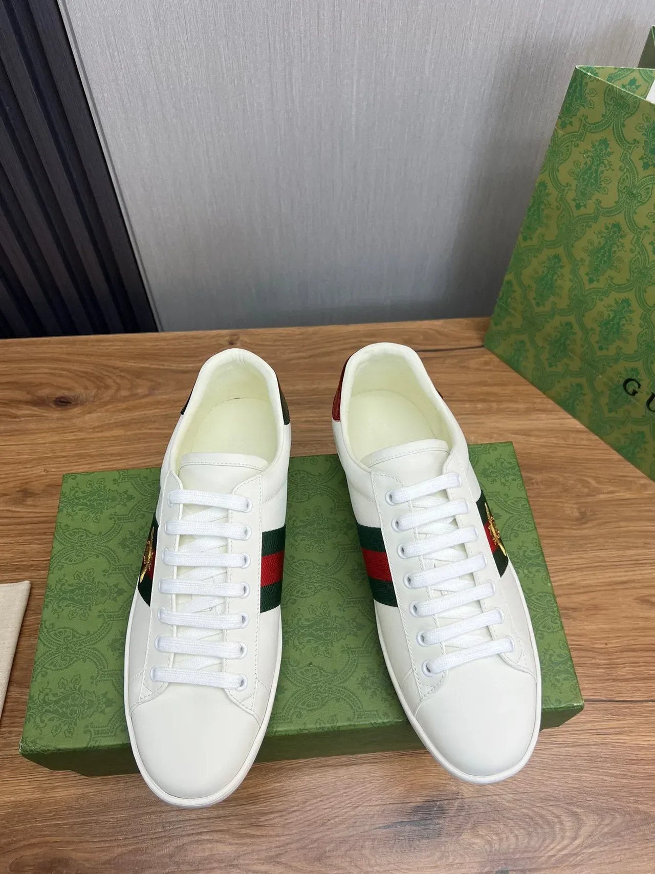 Gucci Ace White Red Green Web Stripe Bee Embroidery Lifestyle Sneakers 2