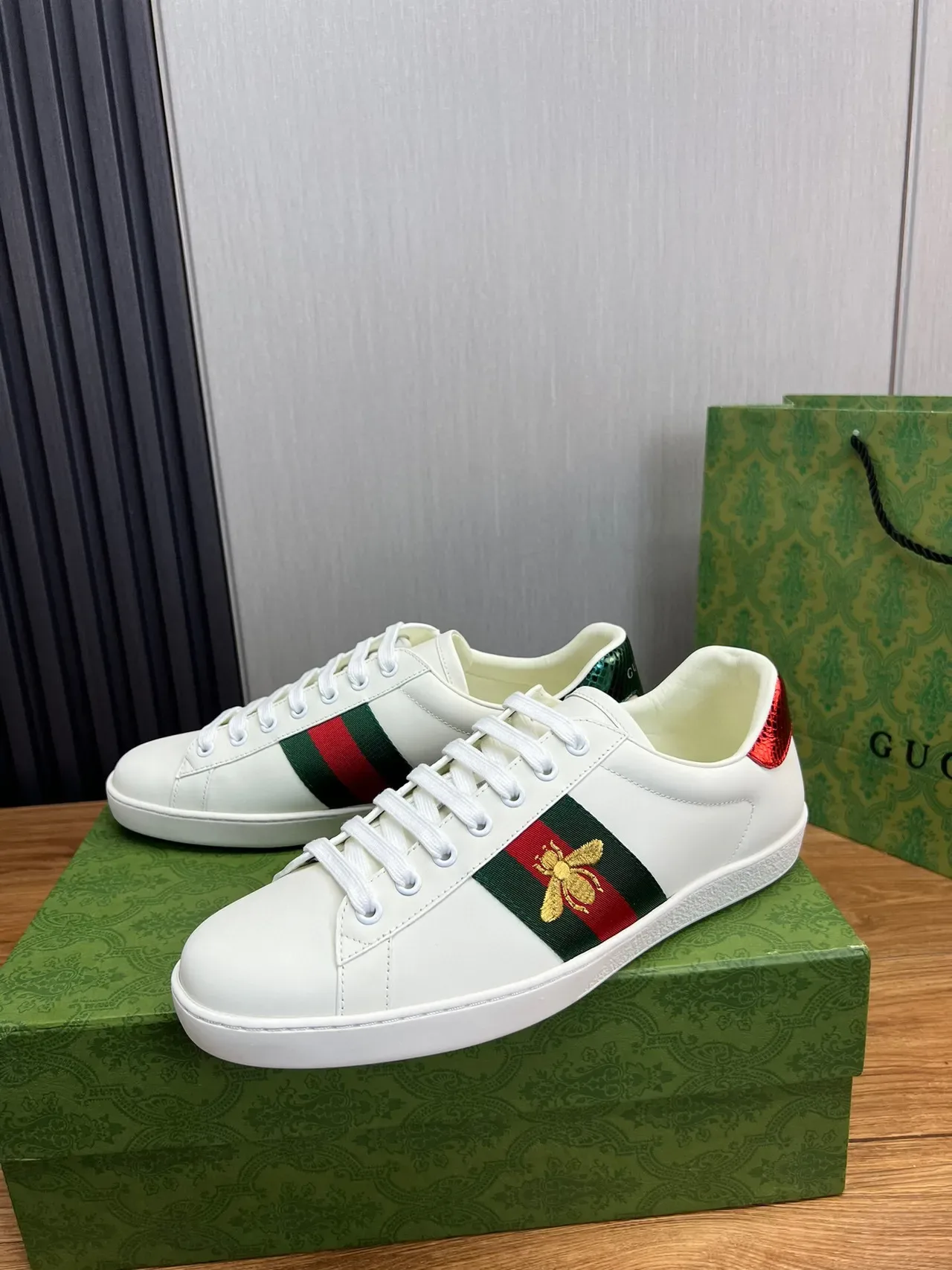 Gucci Ace White Red Green Web Stripe Bee Embroidery Lifestyle Sneakers 3