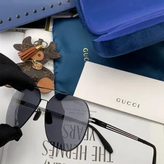 نظارات شمسية Gucci ستايل أفياتور إطار معدني أسود عدسة تدرجية