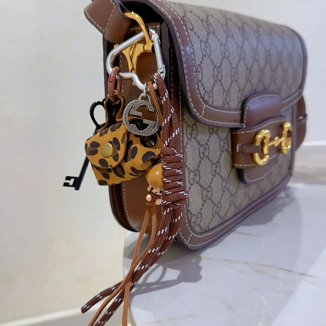 Gucci GG Monogram বেইজ ব্রাউন ক্যানভাস লেদার ট্রিম হ্যান্ডব্যাগ 4