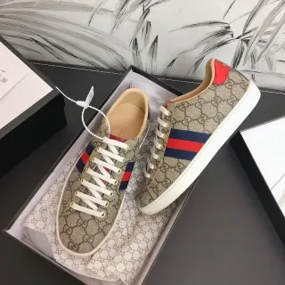 Gucci beige y rojo GG Supreme lona rayas web detalle zapatillas estilo de vida