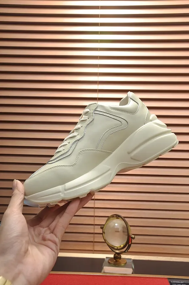 Gucci Sneakers Chunky Beige Semelle Rouge Panel Latéral Impression Logo 3