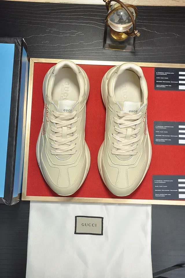 Gucci Sneakers Chunky Beige Semelle Rouge Panel Latéral Impression Logo 5
