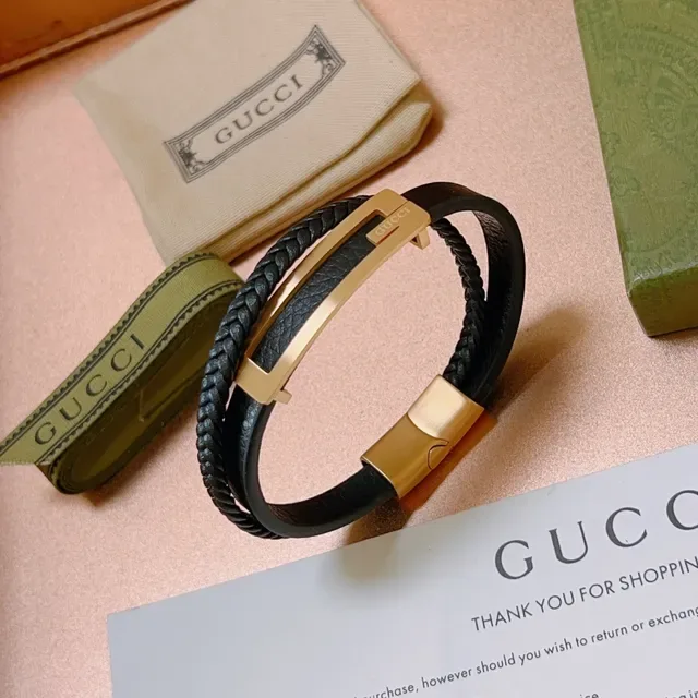 Bracelete Gucci Couro Trançado Preto Placa Tom Dourado 3