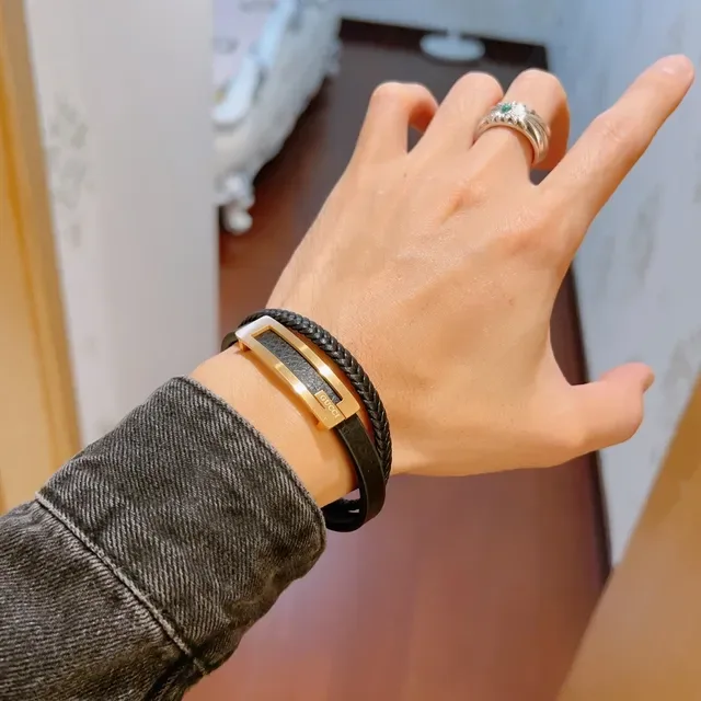Bracelete Gucci Couro Trançado Preto Placa Tom Dourado 9