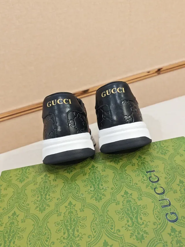 Gucci Zapatillas Lifestyle Negro Verde Embossed GG Cuero Rayas Web Acento 4