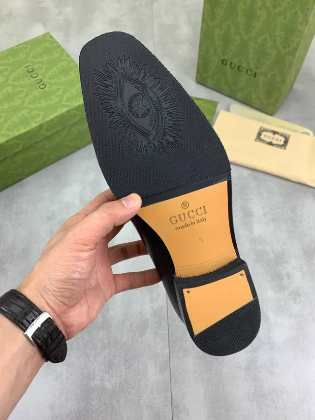 Gucci Black Pebbled Leather Cap-Toe Oxford Shoes 2