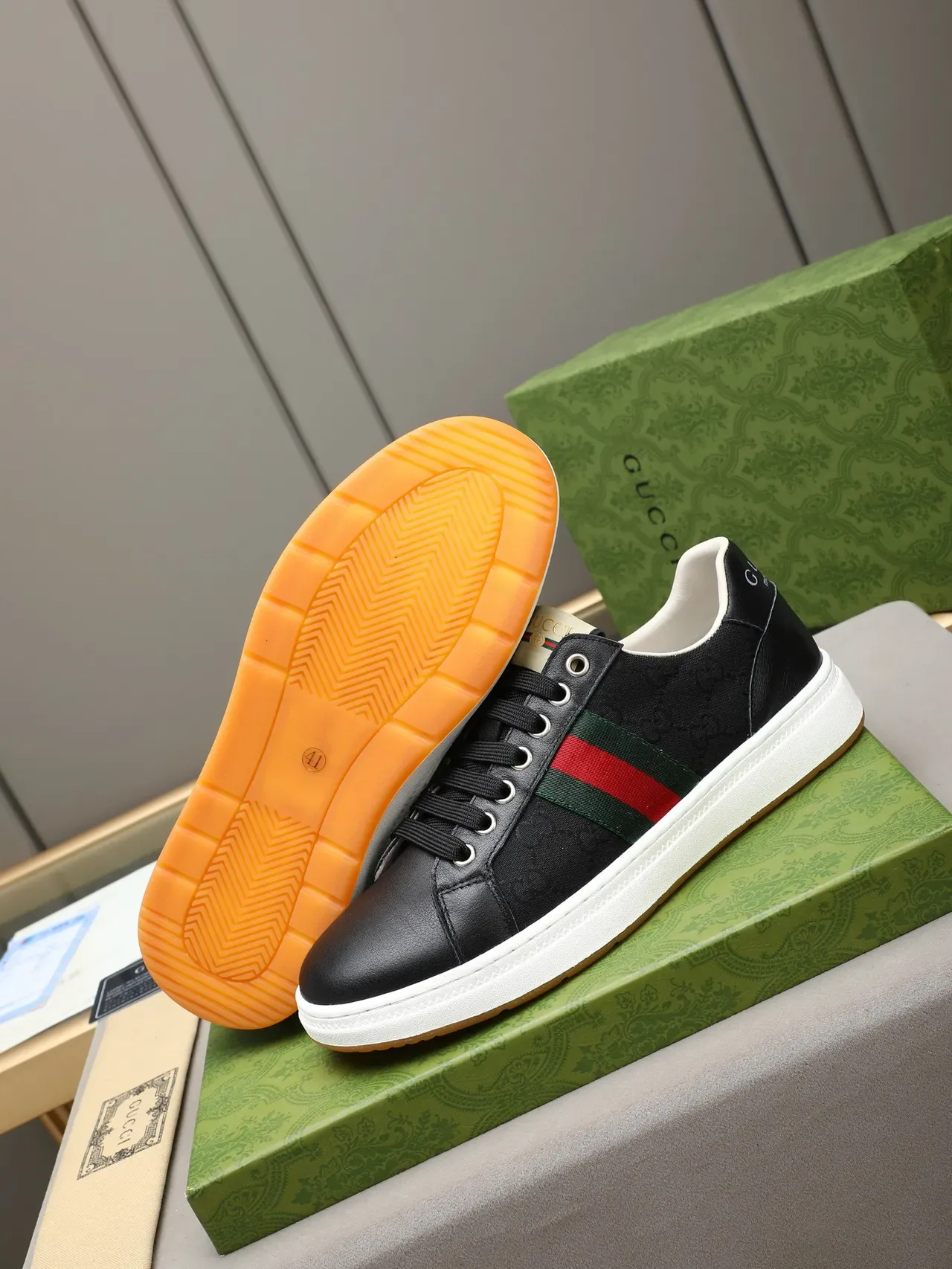 Gucci কালো লাল GG Monogram ক্যানভাস ওয়েব স্ট্রাইপ ডিটেল লাইফস্টাইল স্নিকার 5